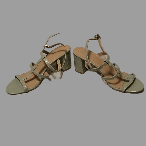 Parisian plus green heel sandals, size 11 - Picture 4 of 5